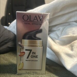 OLAY Black and Gold Moisturizer with 7 in ONE Benefits